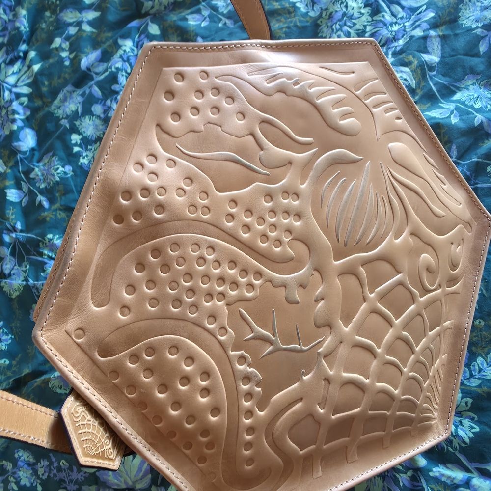 Hexagonal Gaudi print Tan Leather Bag - Picture 4 of 5